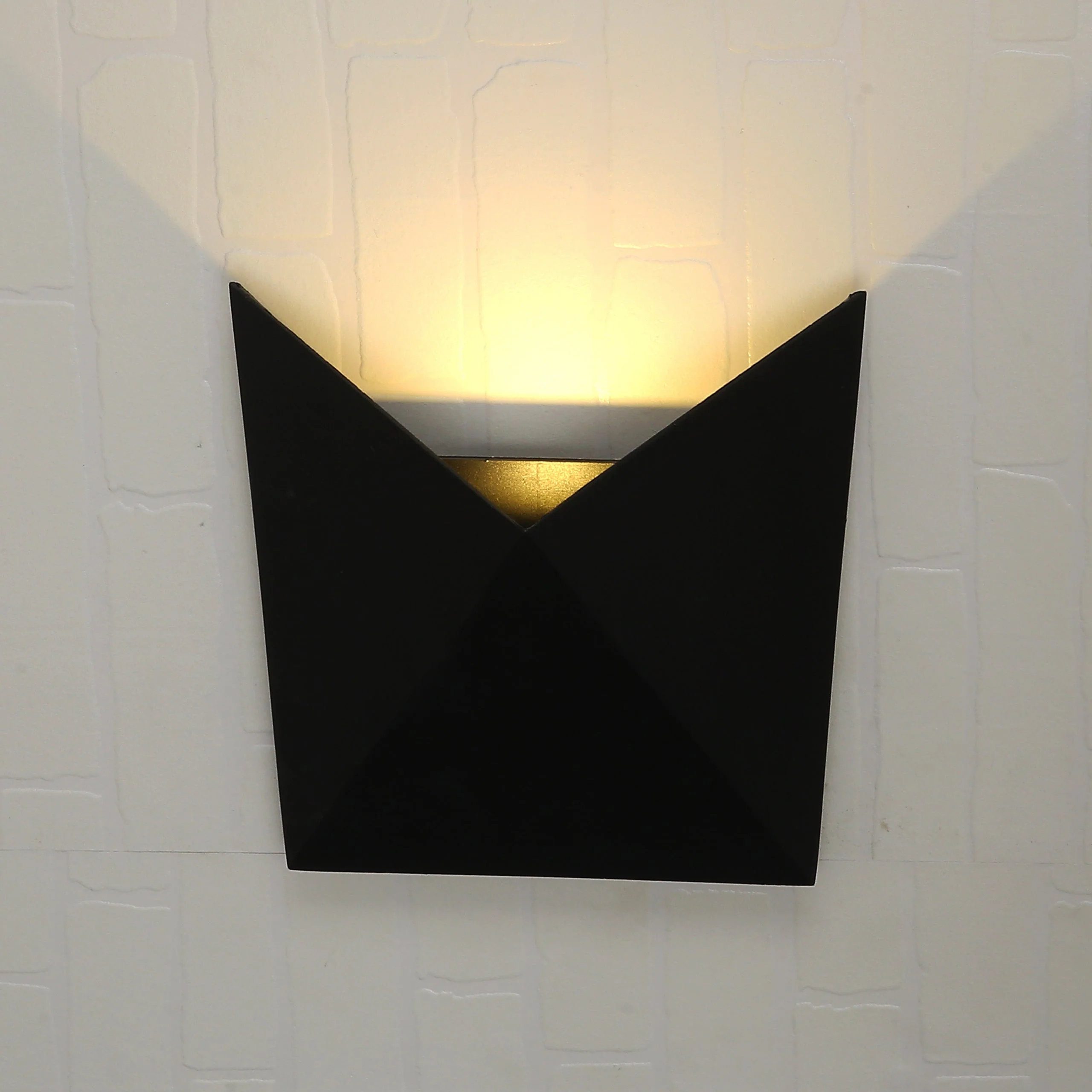 Pyramid Wall Light 2