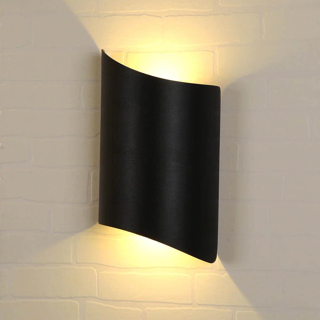 Quadrilateral-Shaped Wall Light 2